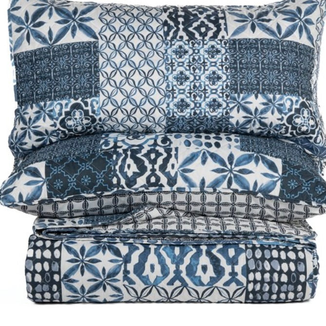 Quilt King Blue and White Patterned