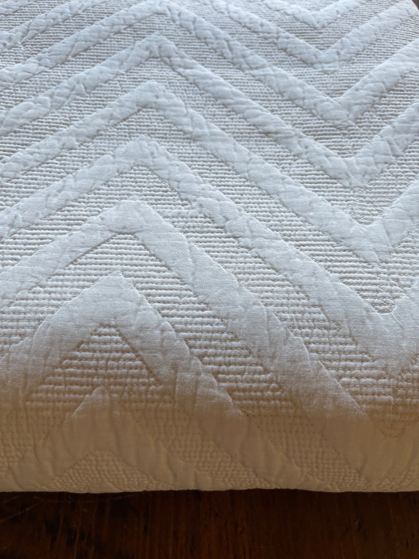 Zig Zag Ivory Quilt