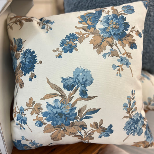 Pillow - Floral Vintage Blue 20 x 20